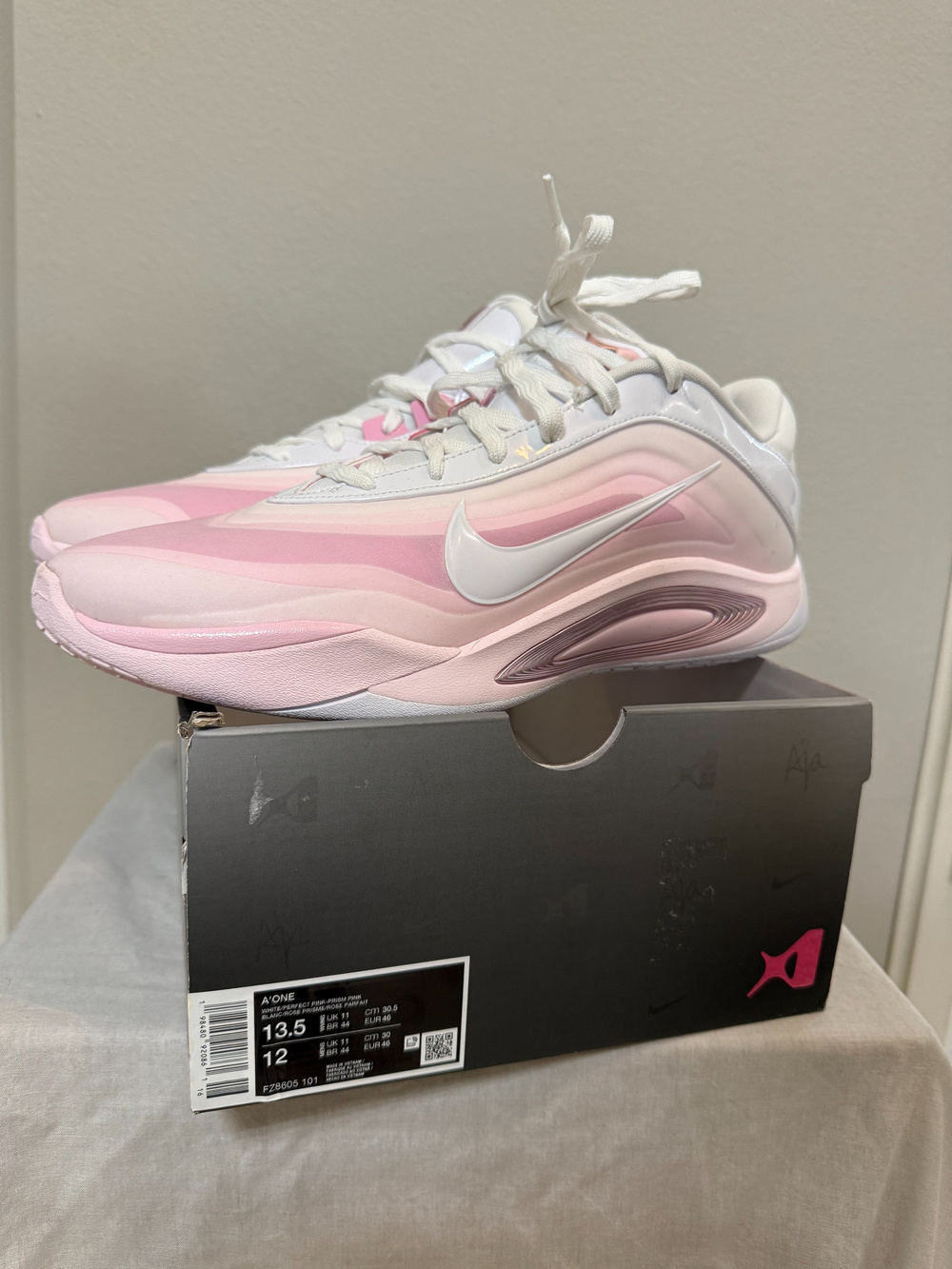 Nike A'One Basketball Shoes Pink White Men's Size 12 / Women's Size 13.5